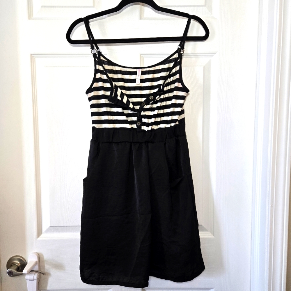 Xhilaration Black And White Summer Dress Pockets S